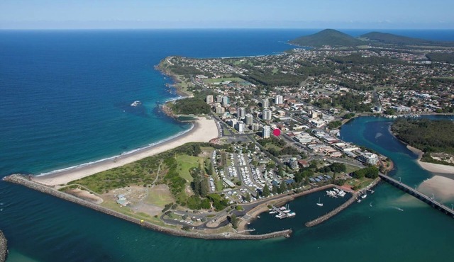Location Location CRYSTAL WATERS 7 Ocean Corridor View Restaurants Town Centre