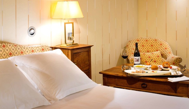 Logis Hotel De La Poste in Corps