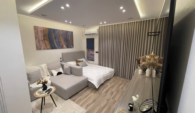 LP55 - Chic Studio Getaway in Riyadh