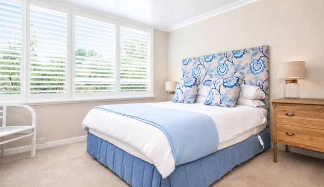 Luxurious Harbour View apartment on Darling Point Rd