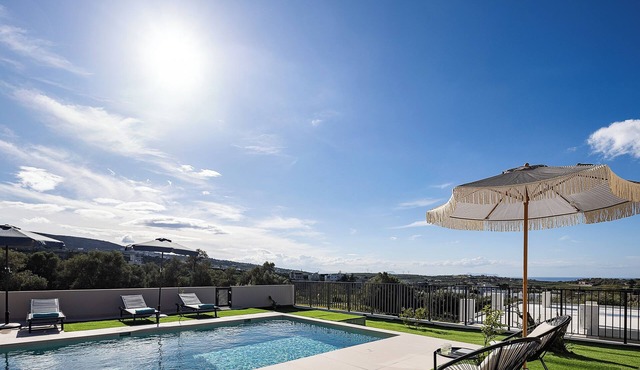 Lynx Villa - Sculpted in Light & Nature by etouri