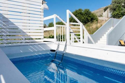 Mary Luxury House