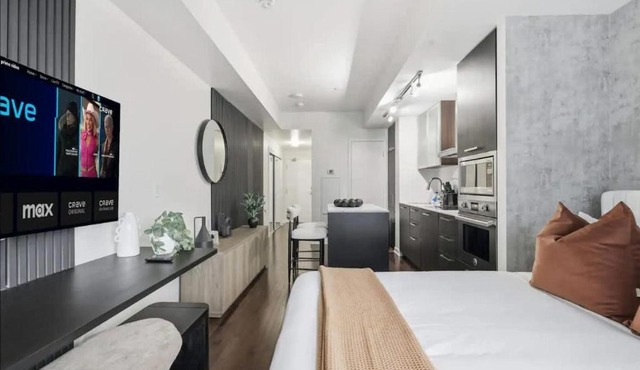 Modern Studio CN Tower Area & Patio in Toronto