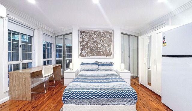 Modern Studio near Eastwood Air condition & Wifi