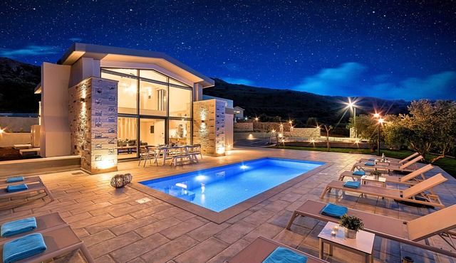 Moonlight Grand Villa Heated Pool
