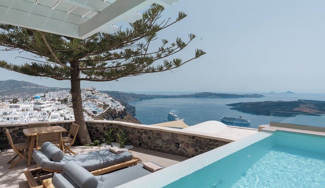 Morfes Luxury Suites by Caldera Houses