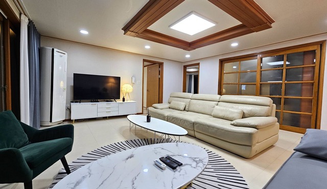 My home-like comfortable forum house located in the middle of the city