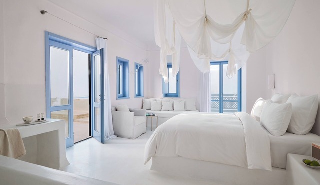 Mykonos Blu, A Resort to Live