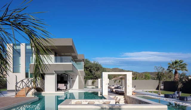 Nature Retreat amidst Mountains & Lake