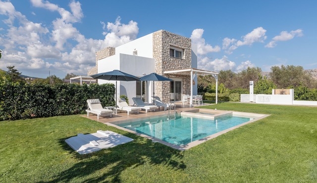 New Brand Villas,Heating Pool, Jacuzzi ,Spa near haraki beach,taverna,market