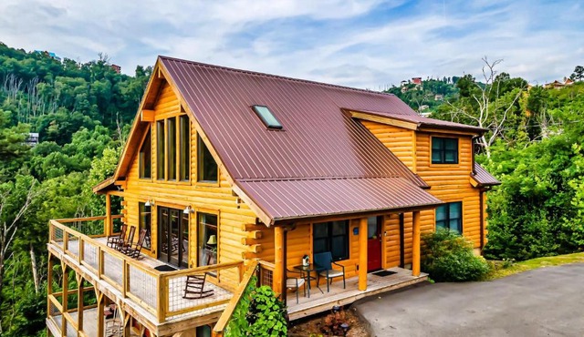 New Listing!! 4bed, 5 bath in the heart of it all, vastly amazing views!