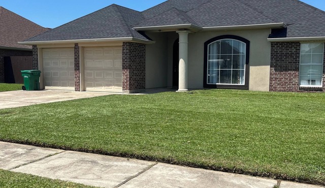 New Orleans adjacent (20 min). 15 min to airport.