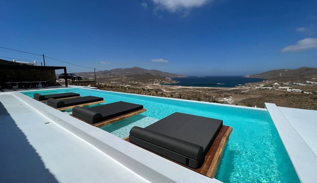 New Villa,Bulit& Designed in High Aesthetics, fantastic location, Close to Beach