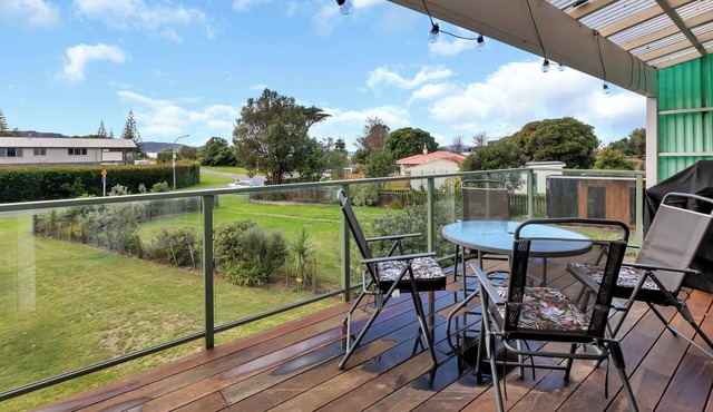 Patsy Cottage – A Charming 1960s Kiwi Bach near Kaitaia