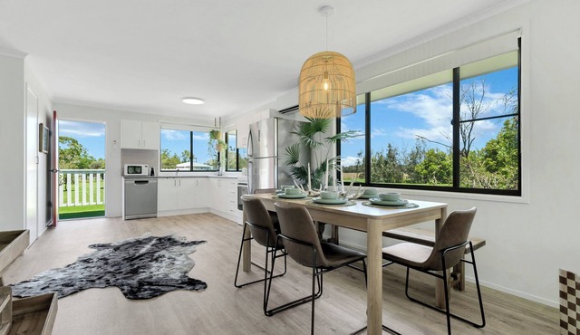 Peking Duck - Riverside Pet Friendly Home