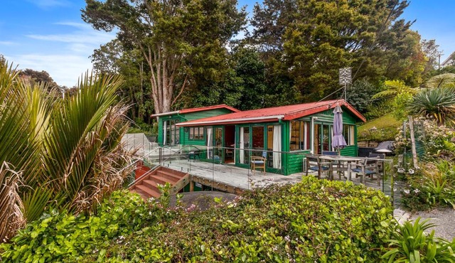 Pohutukawa Cottage - Matakana Holiday Home