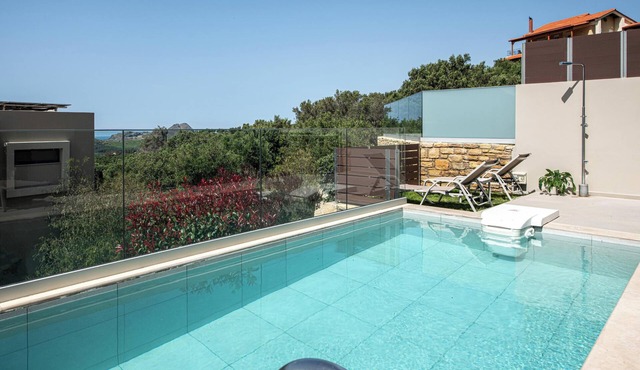 Porti Iraklis 3 - A Stylish Eco Villa near beaches