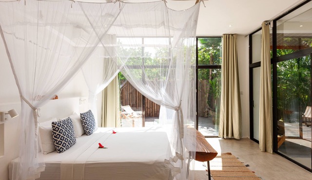 Private Mini Pool + Free Wifi + Outdoor Shower at la Pointe Beach Huts