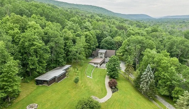 Private oasis on 12acre estate 15min to Keuka Lake