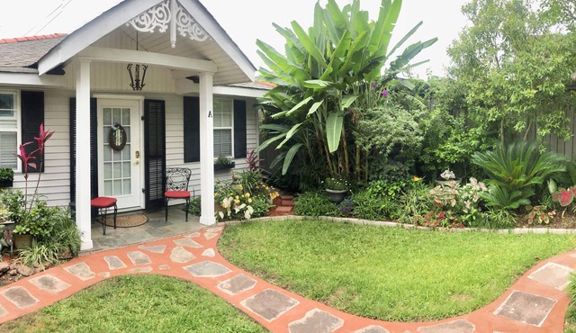 Private separate guest cottage. Beautifully landscaped gated courtyard setting.
