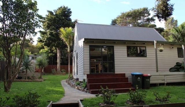 Private, Sunny Waiheke Retreat With A Hot Spa