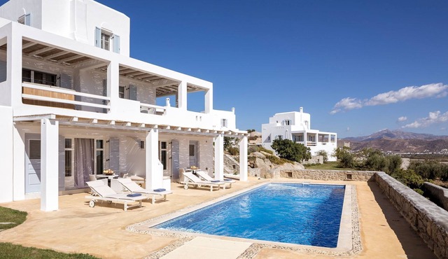 R 1134 Zosimo’s Premium Suite with Shared Pool With Airport/Port Transfer Service available, Breakfa
