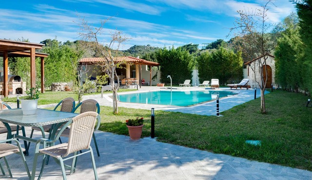 Raphael's Villa with Swimming Pool