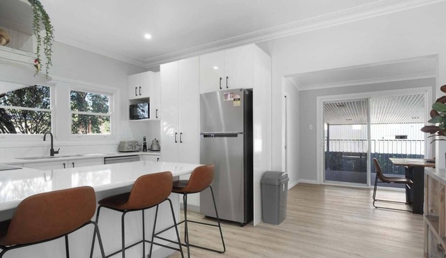 Regal House - Modern Family Retreat, Pets Allowed