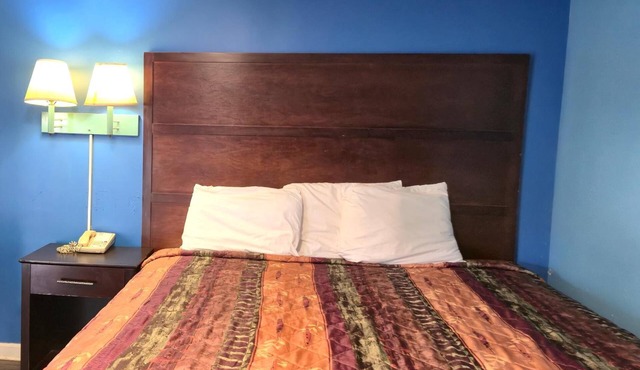 Relaxing Accommodation Perfectly Located Near UEC Theatres 14 - 3.4 miles
