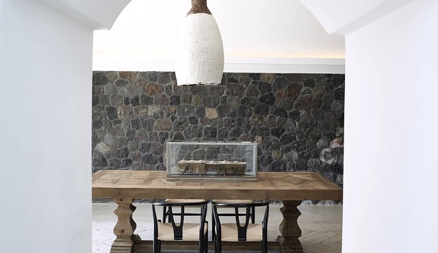 Relaxing & Ambient Santorini Villa | 2 Bedrooms | Cave Stone
