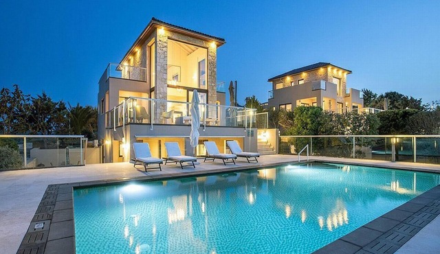 Seafront 4 bedroom villa