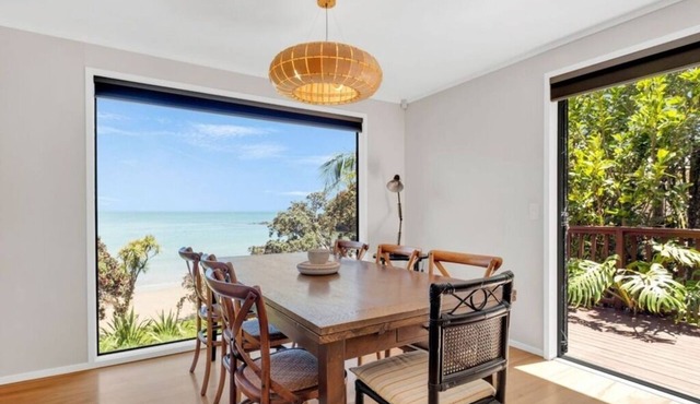 Seas The Day - Beachfront On Coopers Beach