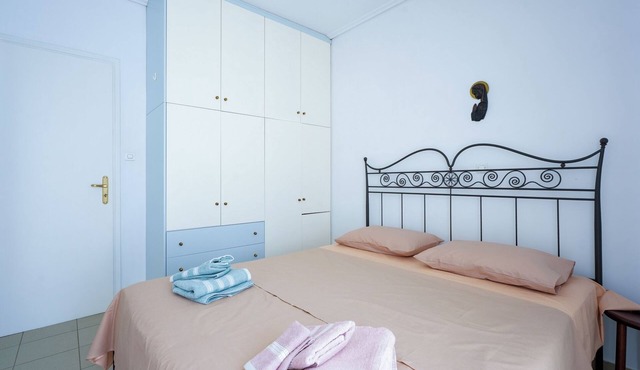 Seaside Hideaway – 1BR Apartment near Rodies Beach