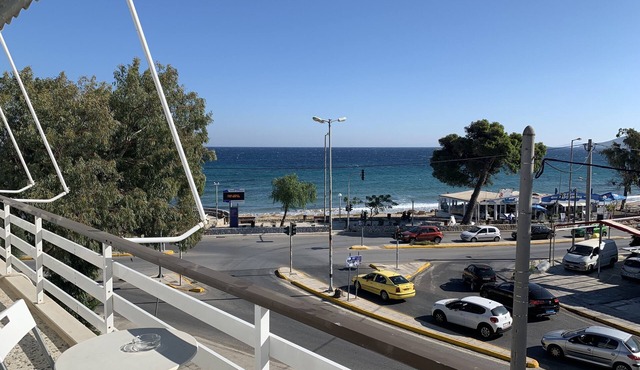 Seaside Studio 10 min from Athens Int. Airport.