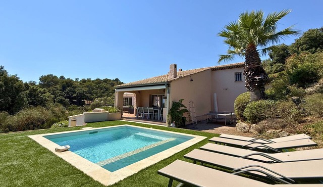 Seaview Villa with Heated Pool & Balneotherapy - 10' walk to beach -5 BR- Air Co