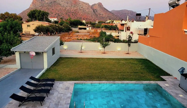 Seaview Villa with private pool,180m from the sea
