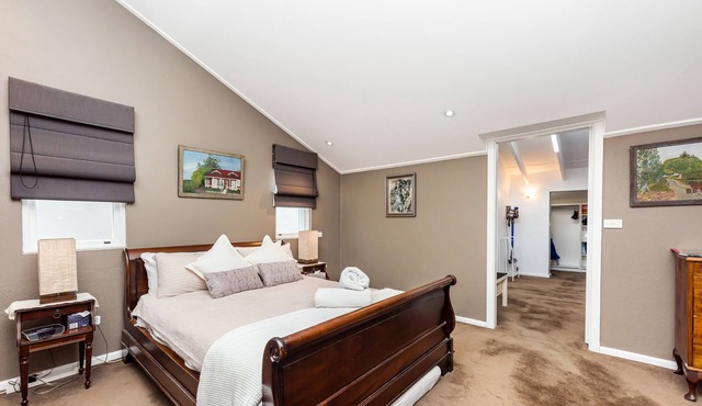 Self Contained Unit Within Elegant Randwick Home