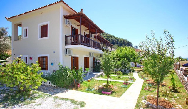 Sklavos Studios skopelos