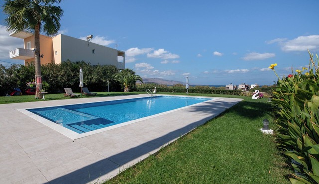 Socrates Holidays Apt. 3 with Pool near the Beach