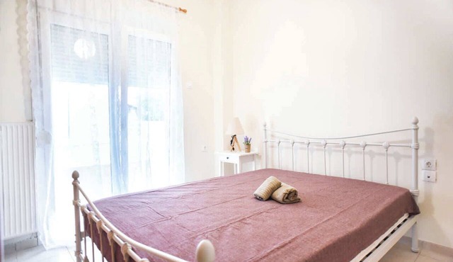 Spacious 2 Bd Seafront Escape in Volos w Patio