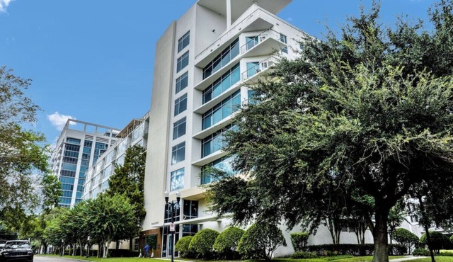 Spacious 2BD/2BTH Luxury Condo