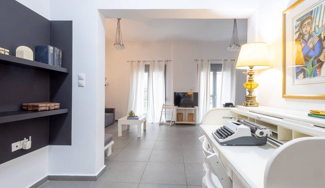 Spacious 4BR House near Acropolis | Roof Garden | 12 Guests