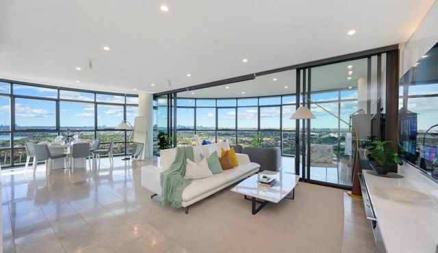 Spacious High-Rise 4Br Apartment | Olympic Park