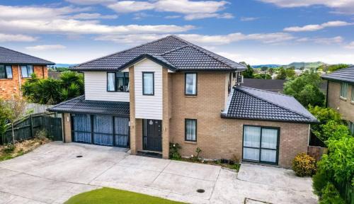 Spacious Home Near Airport