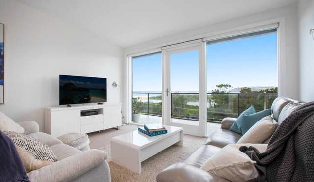 Spacious Oceanview Escape with Pool & Cabana