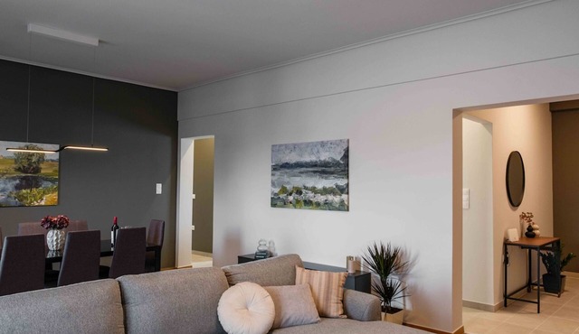 Spacious seaside flat at alimos