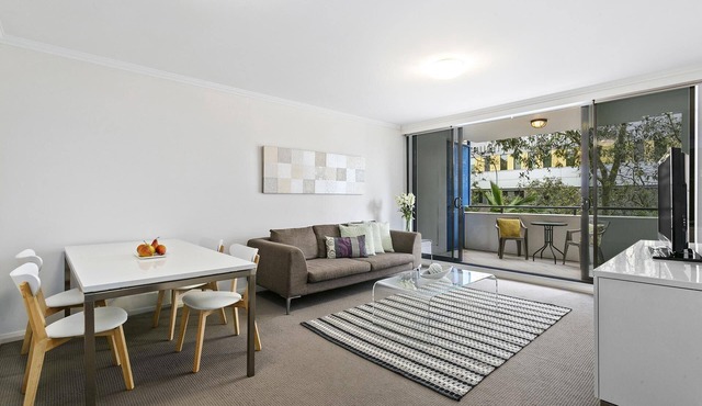 St Leonards- HERB8 - Herbert Street - Modern 1BR with Balcony, Parking Pool in St Leonards