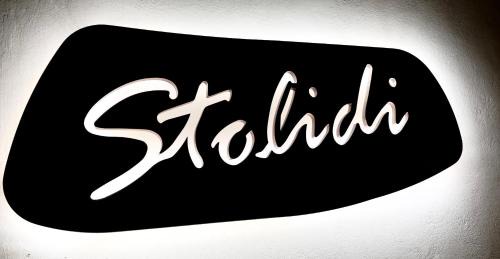 Stolidi in Adamantas