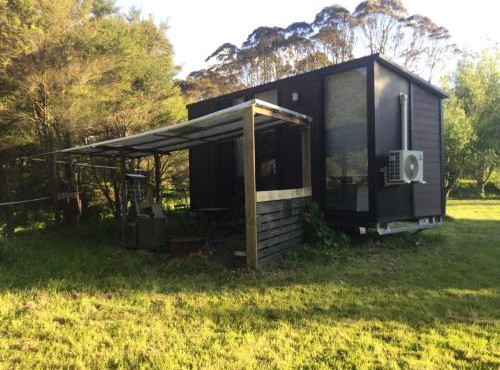 Streamside Tiny House in Mangatarata