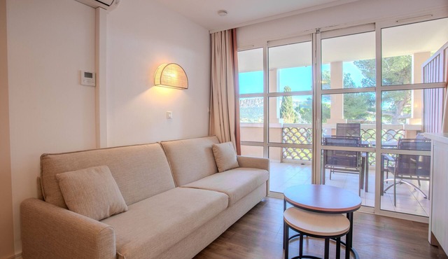Studio Apartment 'Cap Esterel' with Mountain View, Shared Pool and Air Conditioning